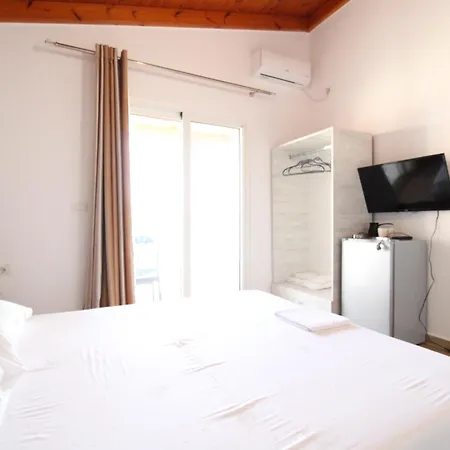 Sunny Apartment Ksamil