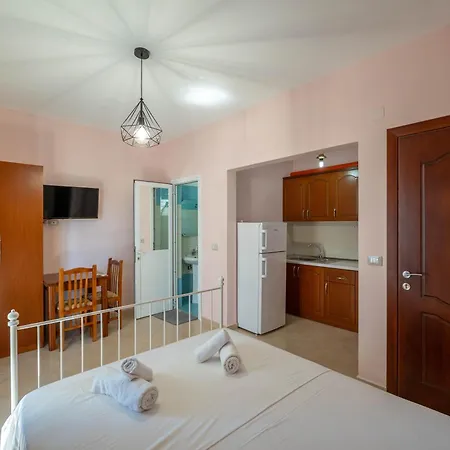 Sunny Apartment Ksamil